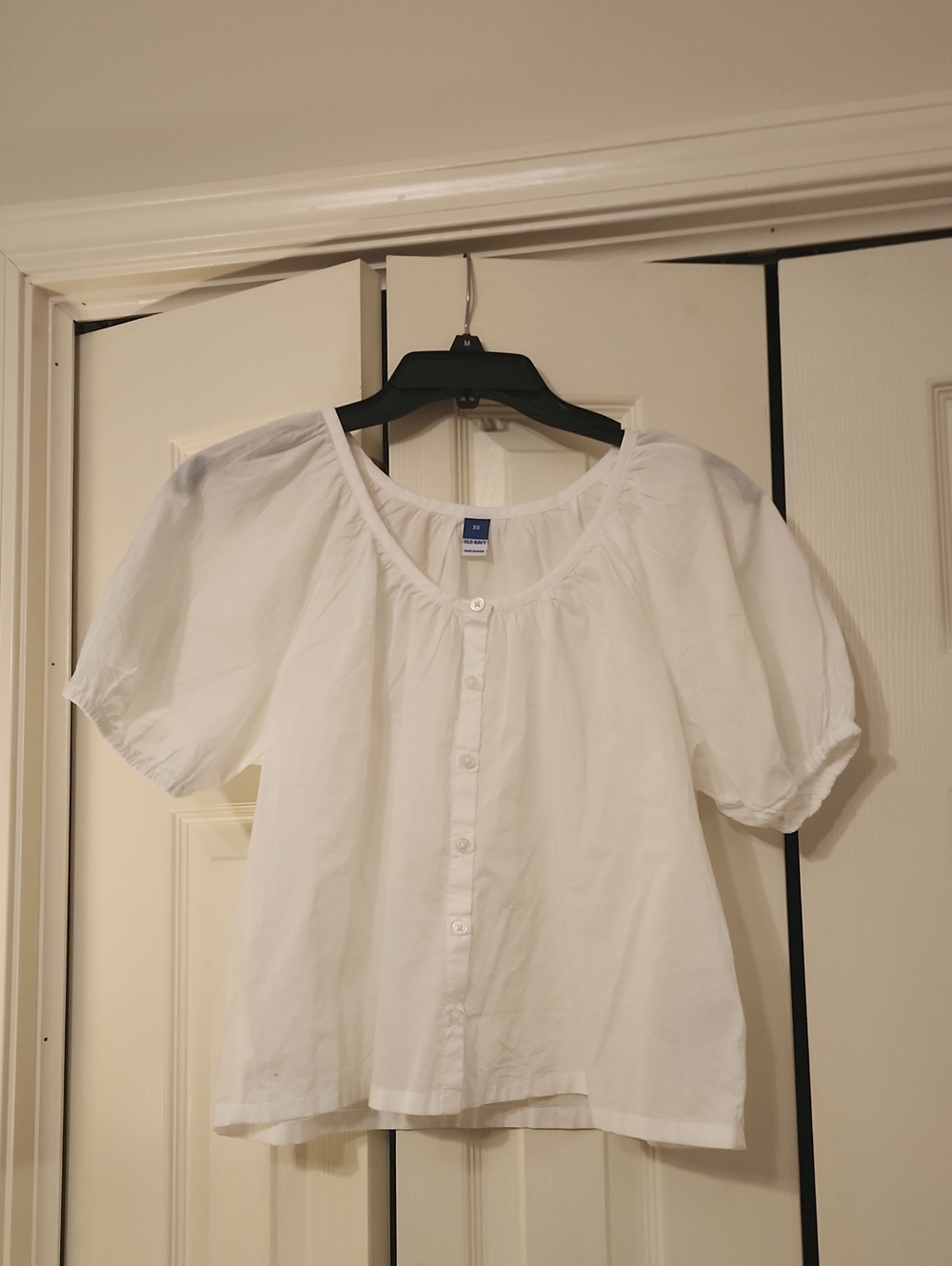 Old Navy White Scoop-Neck Button Blouse